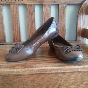 GH Bass & Co. brown flats 9M